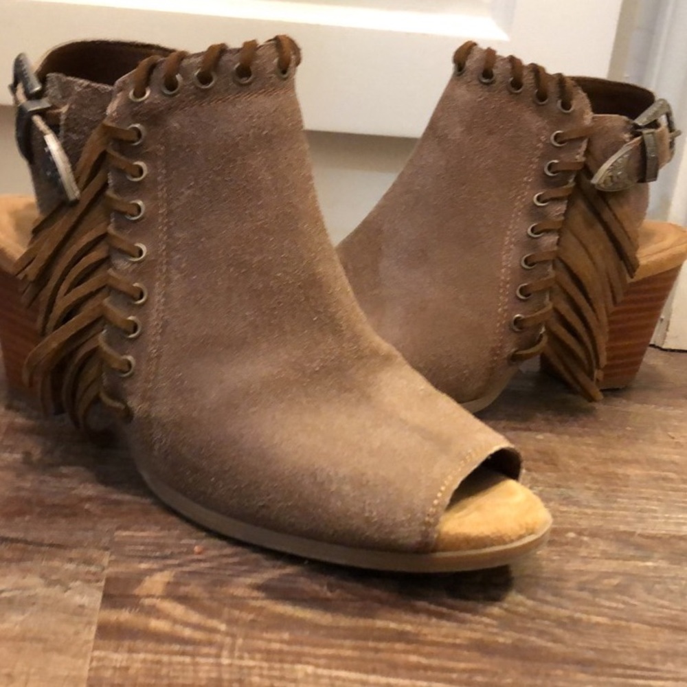 Minnetonka Fringe Peep Toe Heels